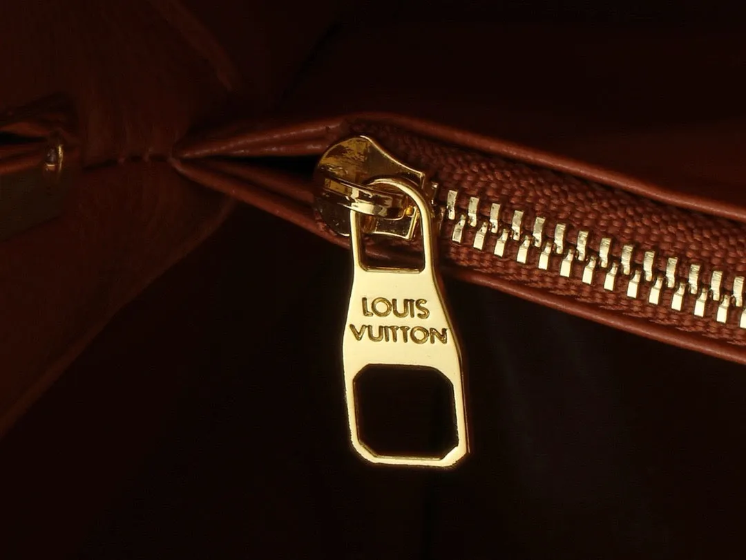 LV Capucines GM Souple Handbag